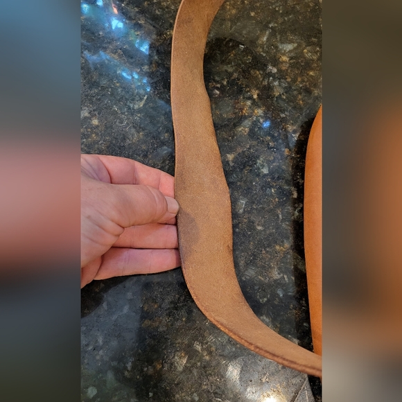 Vintage Tan Tooled Leather Purse with Embossed Flowers, Birds, and Butterflies - Picture 11 of 15